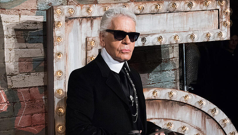 Man darf Karl Lagerfeld gratulieren - über konkrete Zahlen sollte man aber vielleicht nicht sprechen Man darf Karl Lagerfeld gratulieren - über konkrete Zahlen sollte man aber vielleicht nicht sprechen