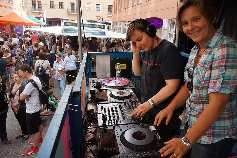 Die Bilder vom vielfältigen lesbischen Straßenfest in der Angertorstraße.