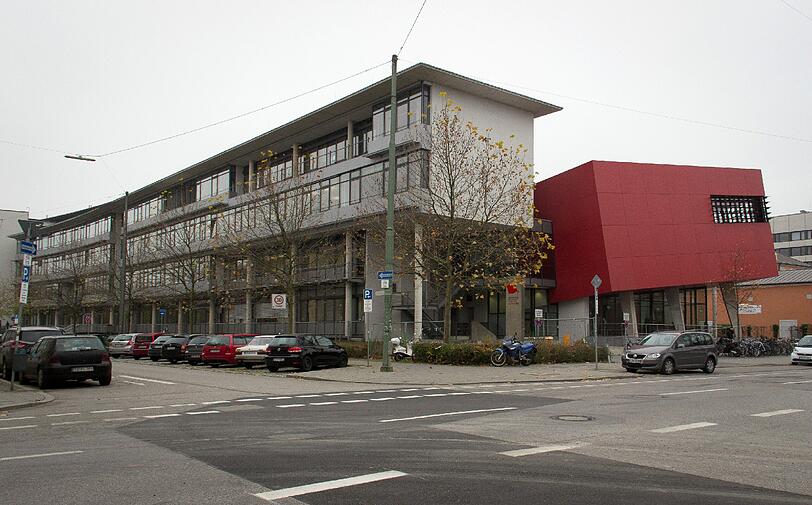 Direkt vor der Hochschule an der Wendeschleife ereignete sich der Unfall.