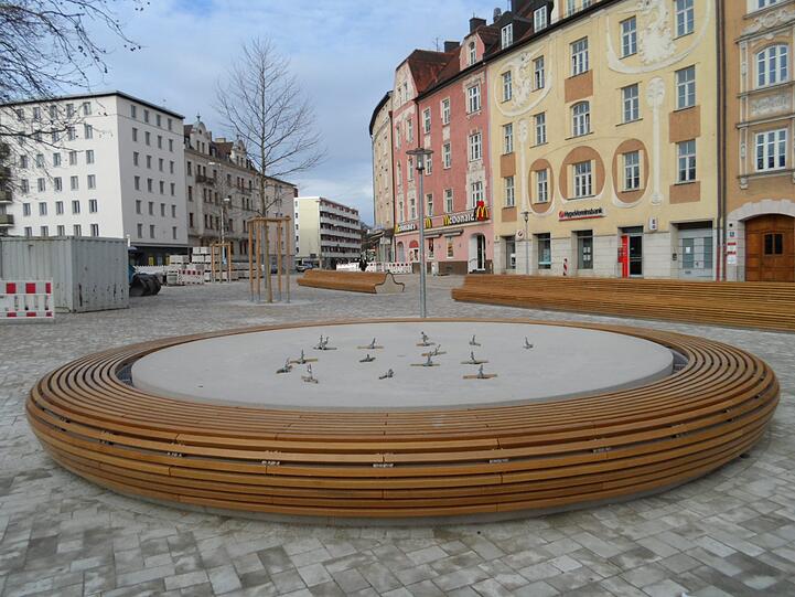 Auch der Brunnen macht schon im unvollständigen Zustand einen sehr positiven Eindruck.