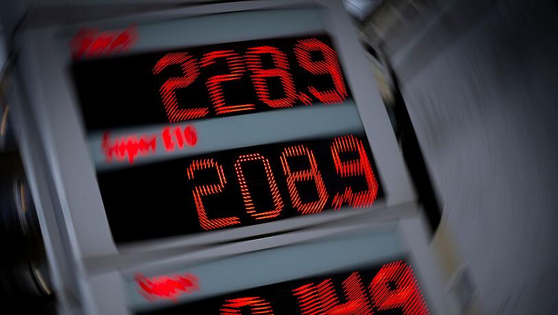 Im Mai und Juni soll Sprit durch eine Steuersenkung g&uuml;nstiger werden. (Archivbild)