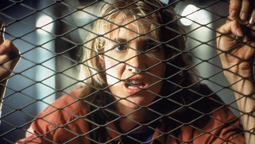 Kein Grund zur Panik? Leider doch! In "Jurassic Park" sind die Dinos los - zum Entsetzen von Dr. Sattler (Laura Dern). Kein Grund zur Panik? Leider doch! In "Jurassic Park" sind die Dinos los - zum Entsetzen von Dr. Sattler (Laura Dern).