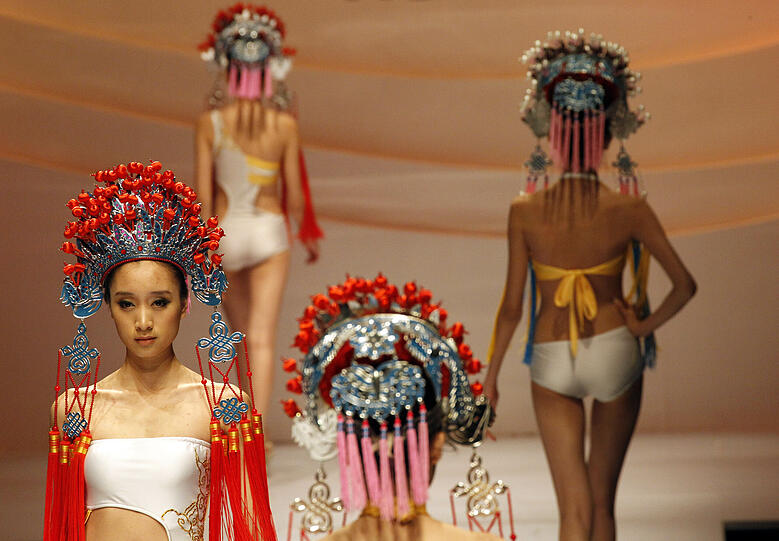 Knappe Bikinis, süße Mädchen: Die Fashion Week in Peking.
