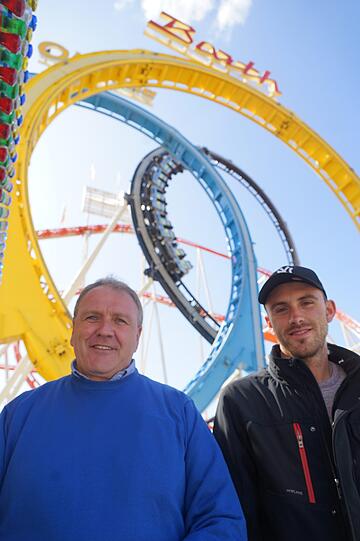 Otto Barth und sein Sohn Michael vor ihrem Fünfer-Looping.