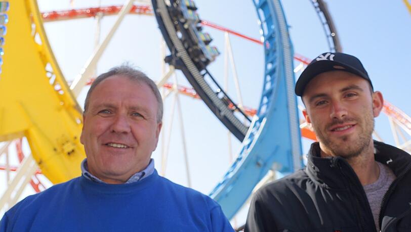 Otto Barth und sein Sohn Michael vor ihrem Fünfer-Looping. Otto Barth und sein Sohn Michael vor ihrem Fünfer-Looping.