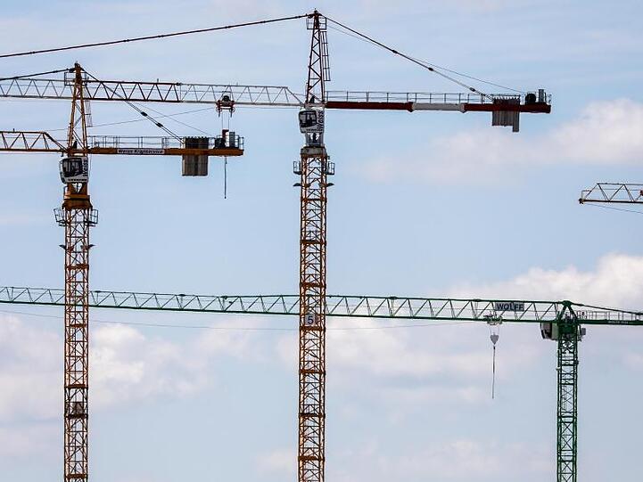 Wohnimmobilien verteuerten sich im ersten Quartal im Schnitt um 5 Prozent gemessen am Vorjahreszeitraum. Vor allem in den sieben größten Städten schossen die Preise nach oben.