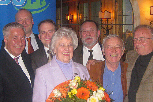 Helen Jungkunz im Kreise der Stadträte Hans-Paul Seel, Joachim Thiel, Sebastian Brehm und der Altstadträte Jürgen Helmbrecht, Roland Cantzler und Karl Pabst.