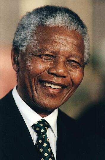 Hier weitere Bilder von Südafrikas Nationalheld Nelson Mandela. Er starb am 05.12.2013.