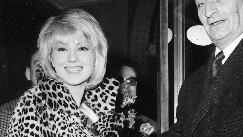 Mylène Demongeot bei einer der "Fantômas"-Filmpremieren 1964 in Brüssel.