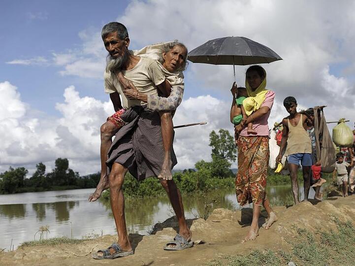 Herbst 2017: Flüchtlinge der muslimischen Rohingya-Minderheit überqueren die Grenze zwischen Bangladesch und Myanmar.