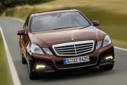 Vier-Augen-Gesicht, zeitgemäß aktualisiert: die neue Mercedes E-Klasse.