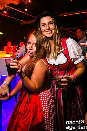 Etwas züchtiger, aber immer noch ganz schön sexy waren die After-Wiesn-Partys am Wochenende im Neuraum.