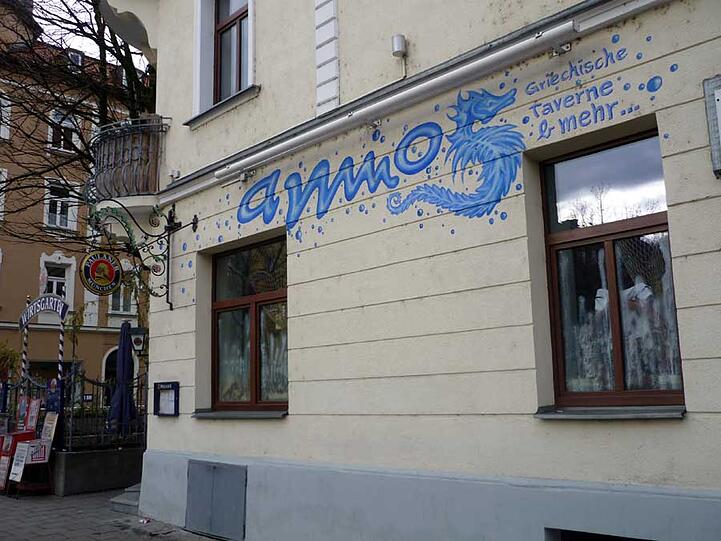 Der Grieche mit bayerischem Biergarten unter alten Kastanien, (Ecke Jamnitzer/Pilgersheimerstraße), - hm, aber auch ein leiblicher Genuß ohne Reue! Das Ganze innen schlicht modern, und Alexis Sorbas tanzt an den Wänden.