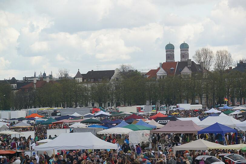 Weitere Bilder von Bayerns größtem Flohmarkt auf der Theresienwiese am Samstag.