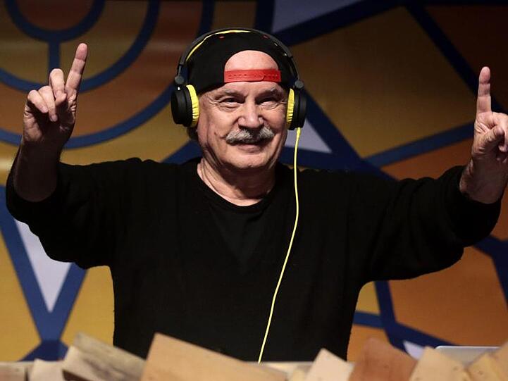 Der italienische Produzent und DJ Giorgio Moroder tritt beim Corona SunSets Festival auf.