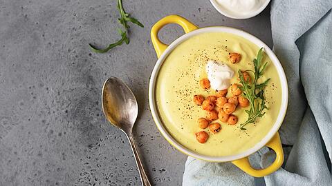 Diese Suppe passt perfekt zu kalten Tagen.