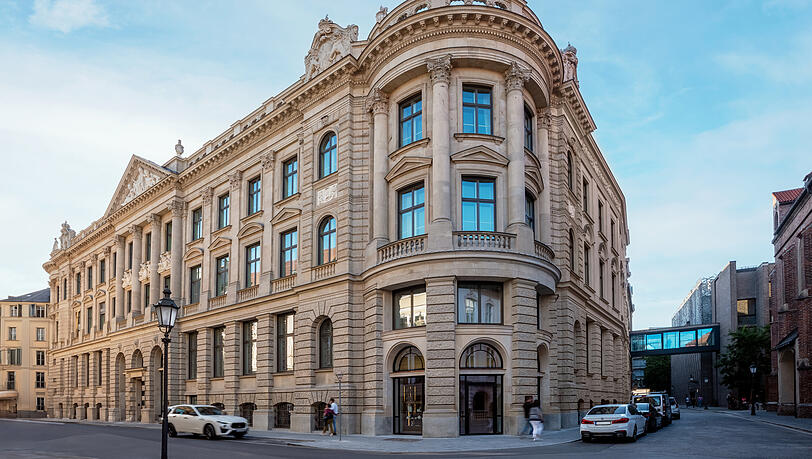 Das Rosewood Munich gehört zur Hotelsparte der Schörghuber Gruppe. Das Fünf-Sterne-Plus-Luxusresort in der Kardinal-Faulhaber-Straße gilt als eines der teuersten Hotelprojekte Münchens. Das Rosewood Munich gehört zur Hotelsparte der Schörghuber Gruppe. Das Fünf-Sterne-Plus-Luxusresort in der Kardinal-Faulhaber-Straße gilt als eines der teuersten Hotelprojekte Münchens.