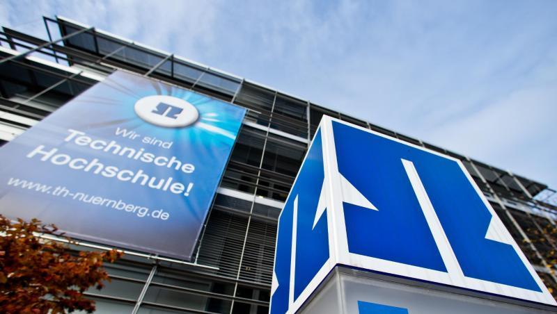 Blick auf den alten und neuen Schriftzug der technischen Hochschule Nürnberg. Foto: Daniel Karmann/dpa/Archivbild Blick auf den alten und neuen Schriftzug der technischen Hochschule Nürnberg. Foto: Daniel Karmann/dpa/Archivbild