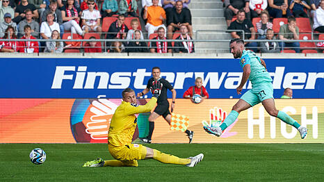 Nutzte einen Bock von Halle-Verteidiger Hug eiskalt zur 1:0-Führung: Morris Schröter.