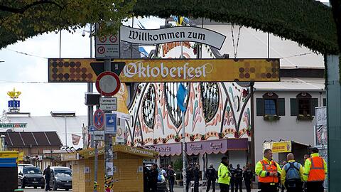 Bis 17.30 Uhr blieb das Oktoberfest nach einer Drohung geschlossen.