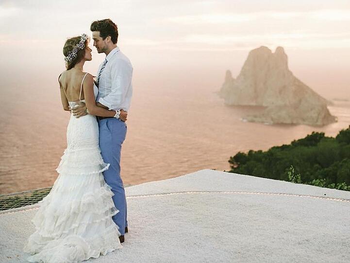 Wie im Märchen: Annemarie Warnkross und Wayne Carpendale haben sich auf Ibiza das Ja-Wort gegeben