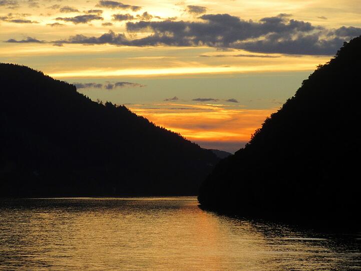 Abendstimmung an der Donauschlinge bei Schlögen. Dank an AZ-Leser Hans-Martin Rosenfeld.