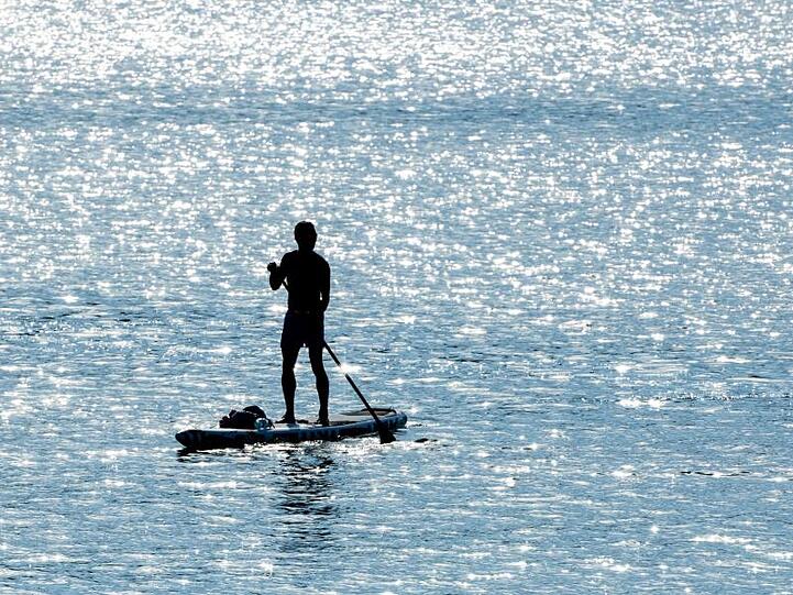 Egal ob in Flüssen, im Meer oder auf Seen - Stand-up-Paddler waren im Corona-Sommer 2020 überall.