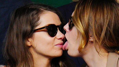 Cara Delevingne und ihre Freundin Minke lassen sich von den Fotografen nicht stören.