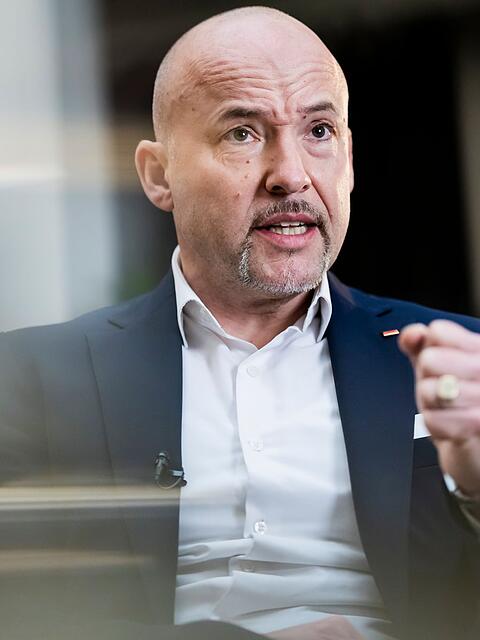 Alexander Hoffmann meint: Europa m&uuml;sse "auf der ganzen Klaviatur" der Verteidigungsf&auml;higkeit spielen.