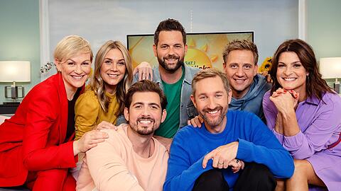 Alina Merkau (2. v. l.) und ihre Kollegen des "Sat.1 Fr&uuml;hst&uuml;cksfernsehen".