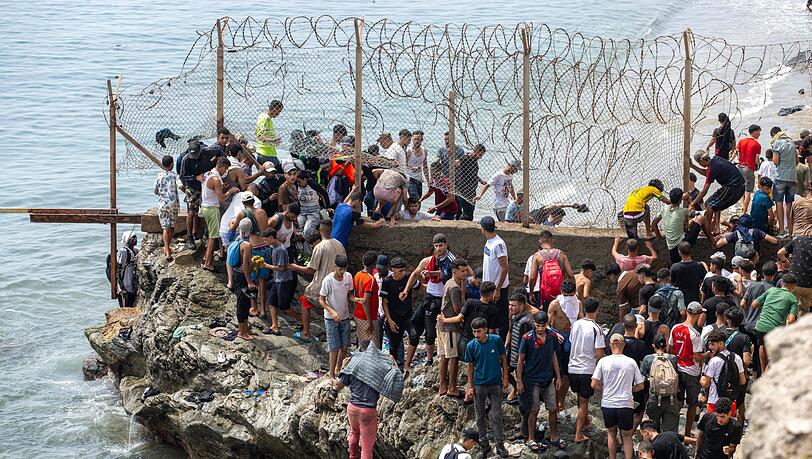 Ceuta ist kleiner als der Frankfurter Flughafen. Ceuta ist kleiner als der Frankfurter Flughafen.
