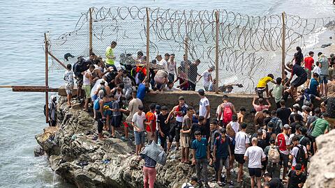 Ceuta ist kleiner als der Frankfurter Flughafen. Ceuta ist kleiner als der Frankfurter Flughafen.