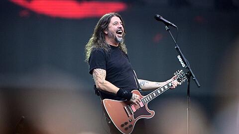 Macht Spa&szlig; beim Zusehen, wie viel Freude Dave Grohl beim Konzert in der Allianz Arena hat.
