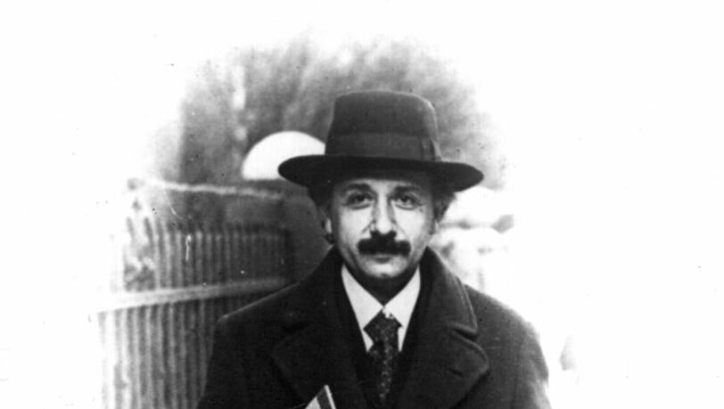 Albert Einstein wird 1917 Direktor des neuen Kaiser-Wilhelm-Instituts für Physik. Dieses ist der Vorläufer des heutigen Max-Planck-Instituts für Physik in München. Albert Einstein wird 1917 Direktor des neuen Kaiser-Wilhelm-Instituts für Physik. Dieses ist der Vorläufer des heutigen Max-Planck-Instituts für Physik in München.
