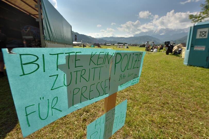 In Garmisch wird das G7-Protestcamp aufgebaut. Vergangene Gipfel haben gezeigt, dass Protestcamps immer wieder auch von radikalen Linksextremisten als Unterschlupf genutzt werden.
