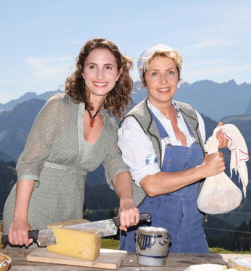 Tochter Alexandra Schiffer und Michaela May am Filmset