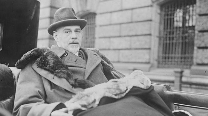 Walther Rathenau (1867 - 1922) wenige Monate vor seiner Ermordung bei der Wirtschafts- und Finanzkonferenz von Genua, an deren Rand Deutschland überraschend mit Russland den Vertrag von Rapallo schloss, der die Beziehungen beider Länder normalisierte.