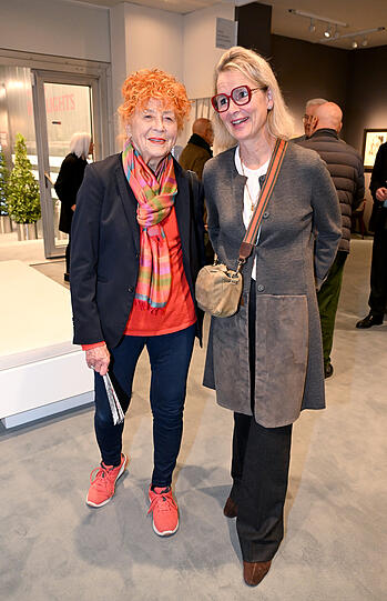 Herlinde Koelbl und Gräfin Annette zu Ortenburg auf der "Highlights" Kunstmesse in München.