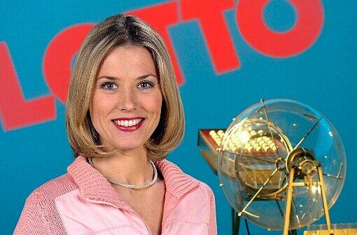 Franziska Reichenbacher moderiert die Ziehung der Lottozahlen.