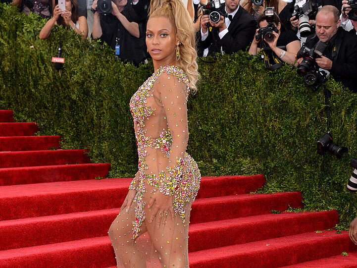 Der Star des Abends: Das Givenchy-Kleid von Beyoncé war praktisch durchsichtig. Nur an den intimen Zonen verdeckten Juwelen das Nötigste.