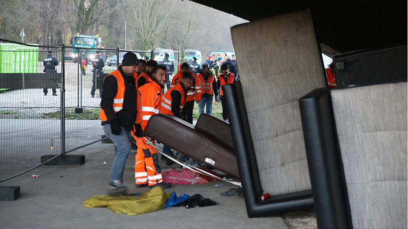 Weitere Bilder von der Räumung der Obdachlosenlager.