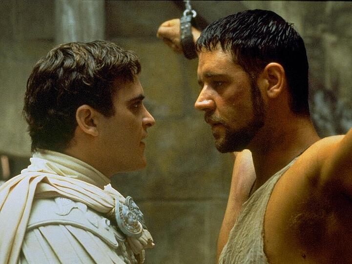 Joaquin Phoenix (li.) und Russell Crowe in einer Szene aus "Gladiator"