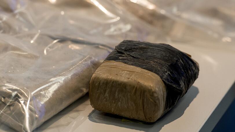 Der 21-Jährige behauptete, er wisse nicht, um was es sich bei den Heroin-Plomben handle. (Archivbild)