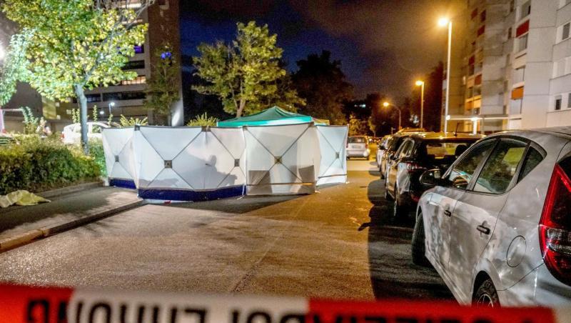 Tatort in Stuttgart: Das 36 Jahre alte Opfer wurde nach Polizeiangaben im Zuge eines Streits mit einem "schwertähnlichen Gegenstand" erstochen. Tatort in Stuttgart: Das 36 Jahre alte Opfer wurde nach Polizeiangaben im Zuge eines Streits mit einem "schwertähnlichen Gegenstand" erstochen.