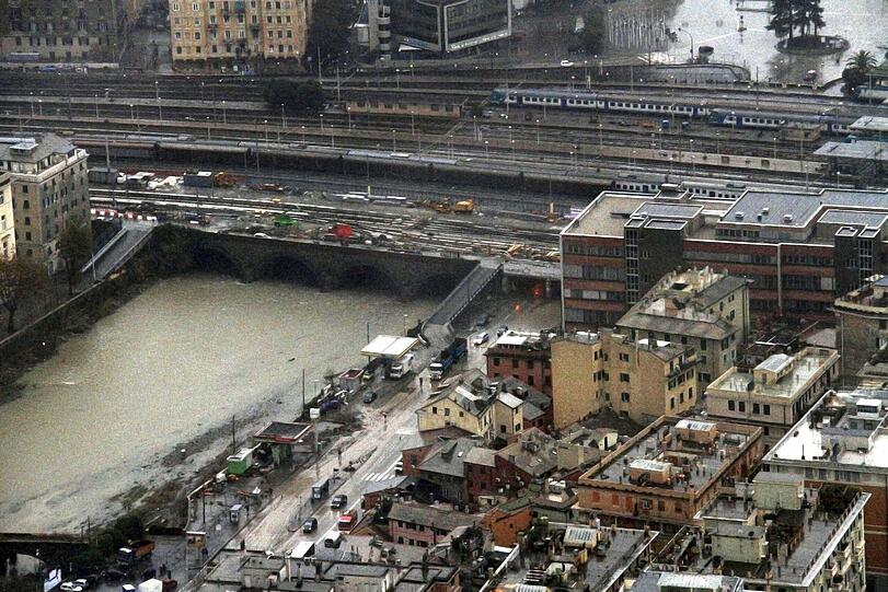 Schwere Unwetter in Italien haben in den letzten zwei Wochen mindestens 16 Menschen das Leben gekostet - Ende des Regens nicht vor Ende der Woche.
