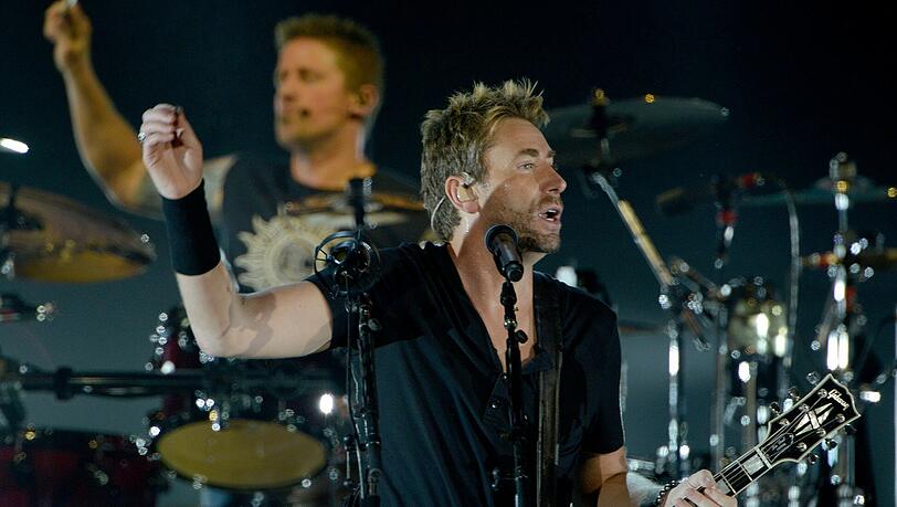 Sänger, Frontmann und Spielmacher Chad Kroeger weiß, wie man 11.000 Fans unterhält. Sänger, Frontmann und Spielmacher Chad Kroeger weiß, wie man 11.000 Fans unterhält.
