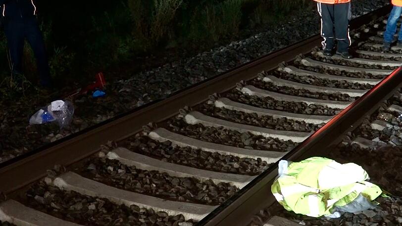 Bei Regensburg wurde ein Arbeiter von einem Regionalzug erfasst. Die Bilder.
