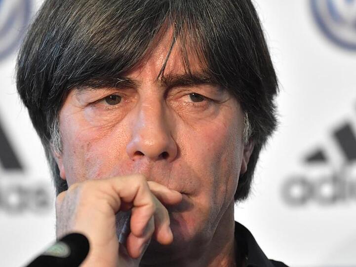 Bundestrainer Joachim Löw musste sich einer Zahnoperation unterziehen.