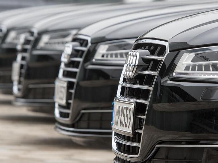 Audi-Fahrzeuge. Foto: Armin Weigel/dpa/Archivbild