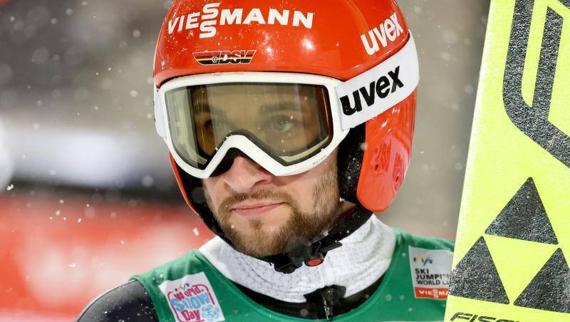 Markus Eisenbichler steht im Zielbereich. Markus Eisenbichler steht im Zielbereich.